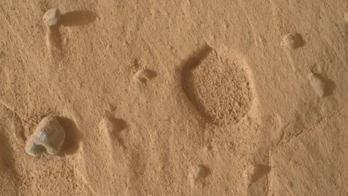 Curiosity сфотографував на Марсі заглиблення, яких раніше не бачив