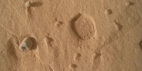 Марсохід Curiosity знайшов на Марсі отвори, які вчені поки не можуть пояснити
