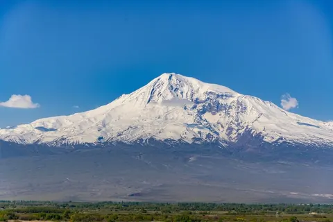 Лід Арарату: вчені вперше бурять крижаний керн на вершині
