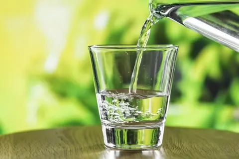 Правило 8 склянок води на день: що кажуть дослідження