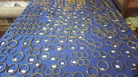 На Волині археологи дослідили унікальний скарб купця з тисячею артефактів