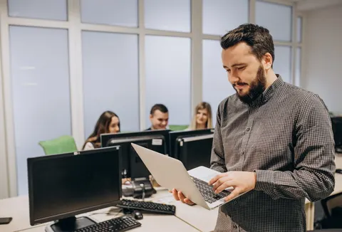 Зарплати DevOps, SRE, Security і сисадмінів в Україні: що змінилося за пів року