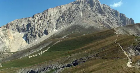 Під Апеннінами знайшли зону завдовжки понад 500 км, де кора рухається у протилежних напрямках