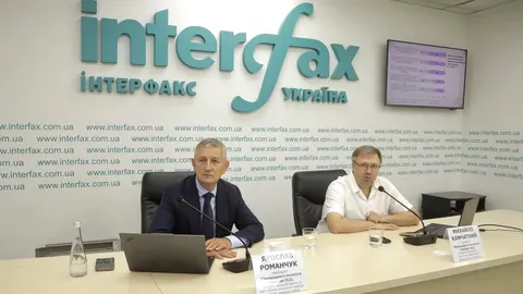 Українці хочуть свободи слова та обмеження влади: що показало опитування