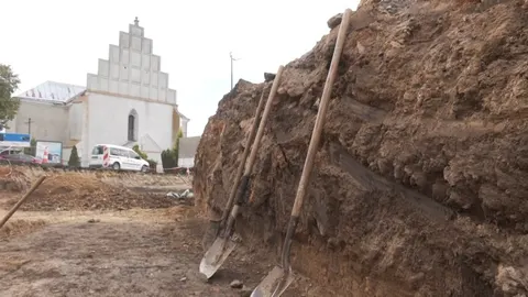 На Львівщині під час ремонту дороги знайшли 13 давніх поховань